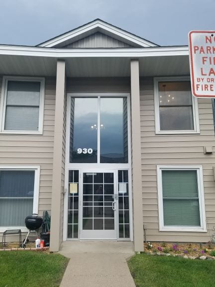 Building Photo - 930 6th St S