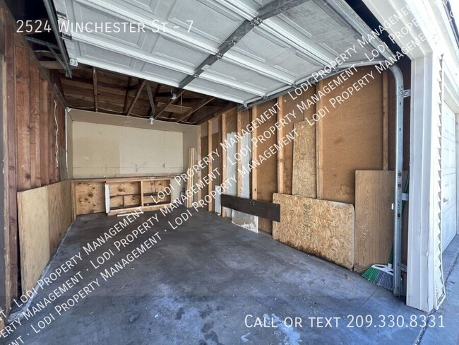 Building Photo - 2524 Winchester Dr