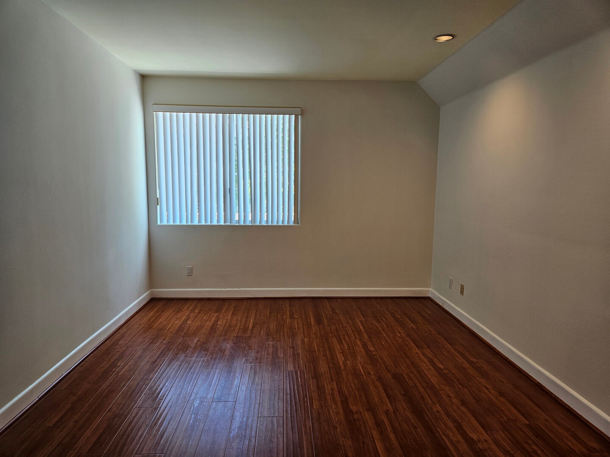 Building Photo - 390 S Sepulveda Blvd