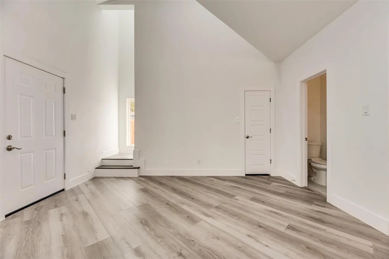 Building Photo - 1930 Shaw St