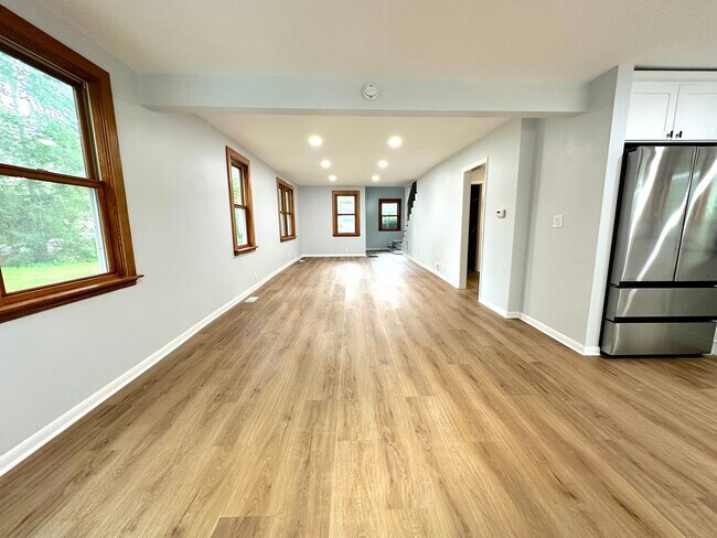 Building Photo - 1007 Pine St