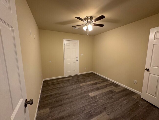 Building Photo - 308 S Third Street-Apartment 2