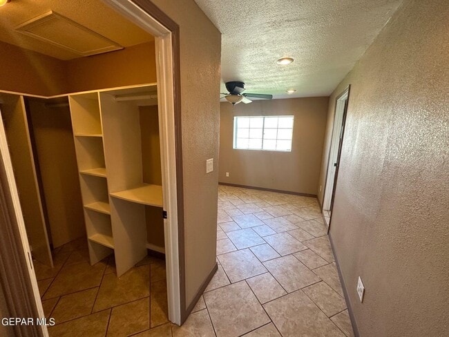 Building Photo - 408 Fresno Dr