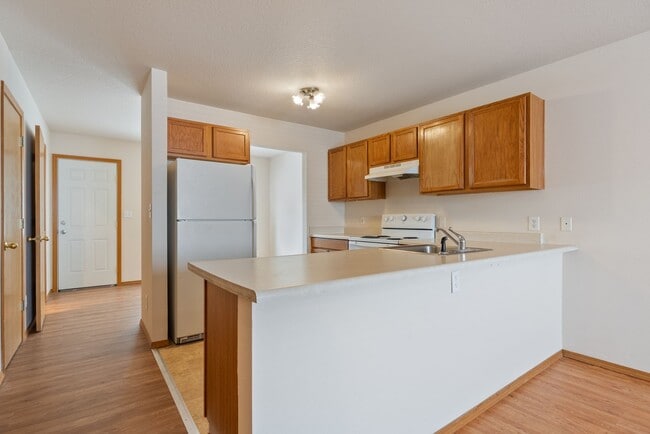 Building Photo - Spacious 2-Bedroom Duplex in SE Portland