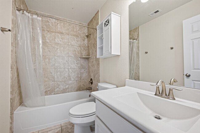 Building Photo - 2707 Shadybrook Meadow Dr
