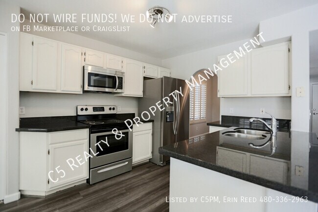 Building Photo - 3131 E Cottonwood Ln