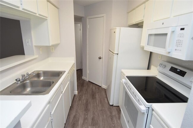 Building Photo - 8641 Fancy Finch Dr