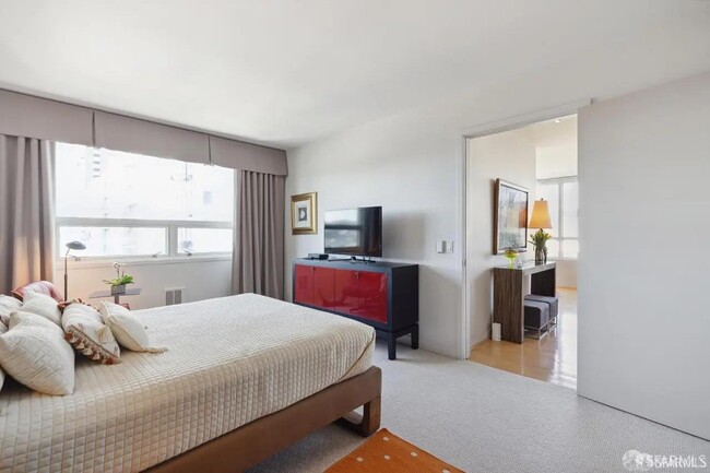 Building Photo - 1388 Gough St