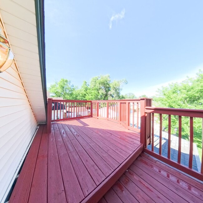 Building Photo - Newly updated 5 bedroom 2 bathroom home