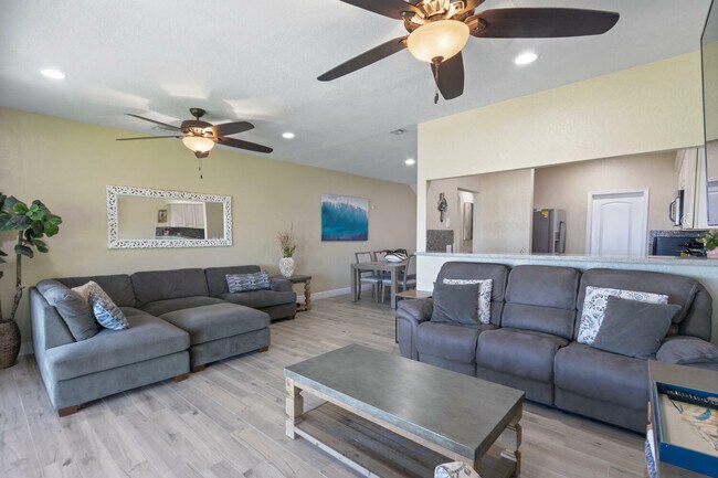 Building Photo - 316 N Lake Dr