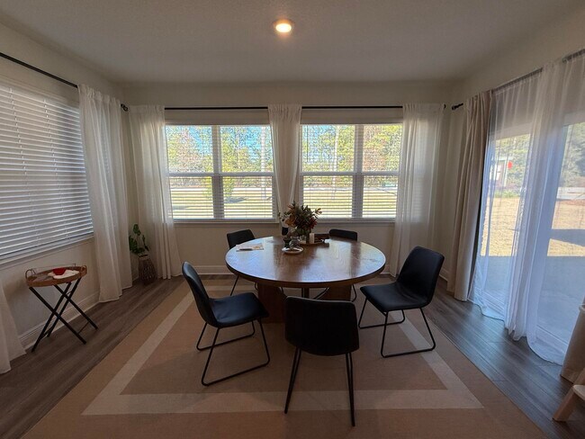 Building Photo - 18 W Sky Wy