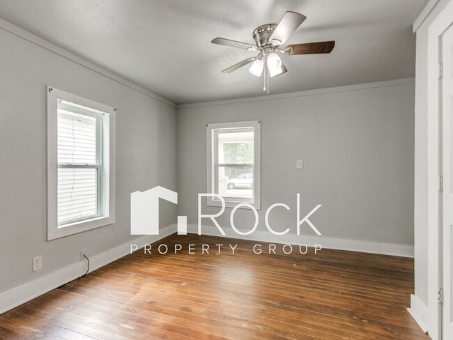 Building Photo - Updated Cozy 2 Bed 1 Bath Home in Guthrie ...