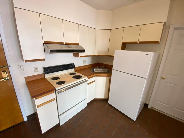 Building Photo - 68 Essex St