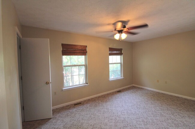 Building Photo - 2369 Breckenridge Ct