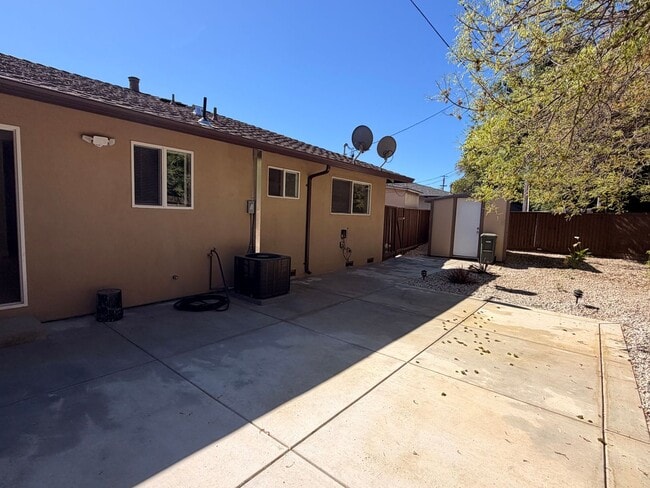 Building Photo - 10121 Craft Dr