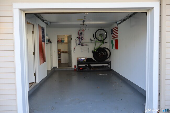 Building Photo - 25 W Silver St