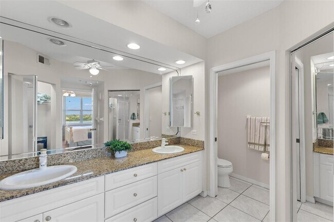 Building Photo - 6475 Shoreline Dr