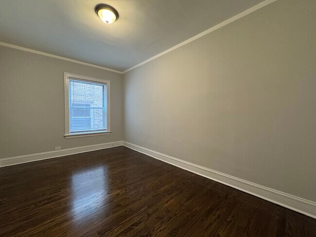 Building Photo - 1455 W Summerdale Ave