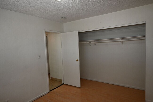 Building Photo - 2 Bedroom Apt- Downtown -  NO PETS