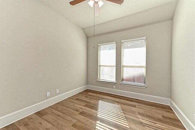 Building Photo - 208 Rocky View Ln