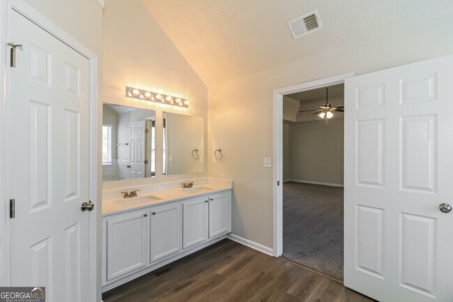 Building Photo - 263 Millstone Dr