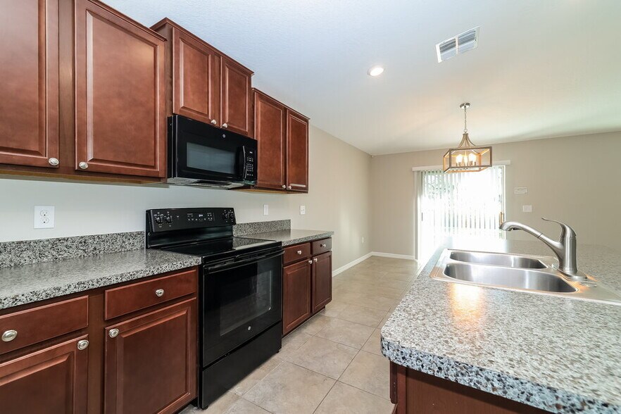 Building Photo - 39886 Dawson Chase Dr