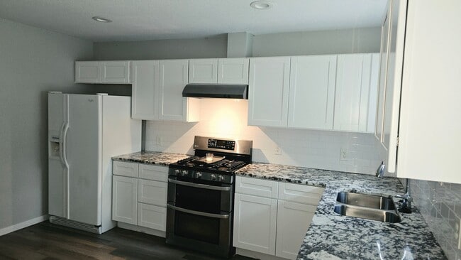 Building Photo - 1214 Carby Rd
