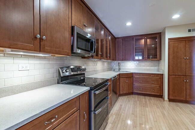 Building Photo - 416 Swallow Ln