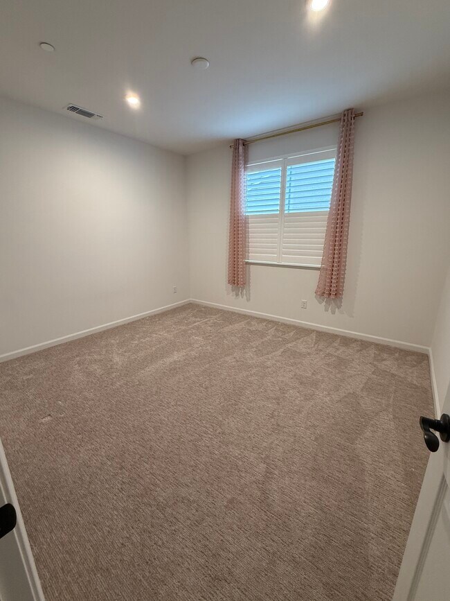 Building Photo - 1580 Blue Moon Ln