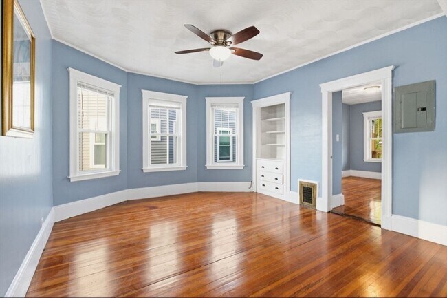 Building Photo - 20 Leslie St