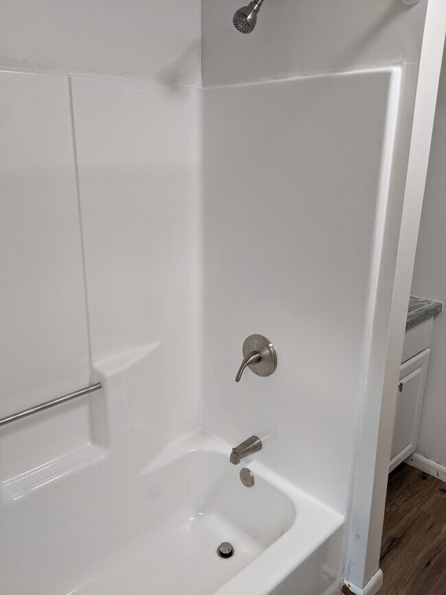 Building Photo - 25D Pine Ln