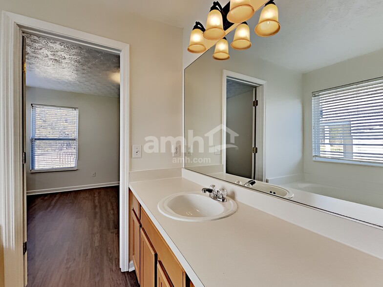 Building Photo - 2207 Erin Ln