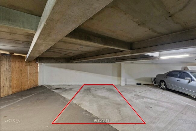 Building Photo - 1655 Makaloa St