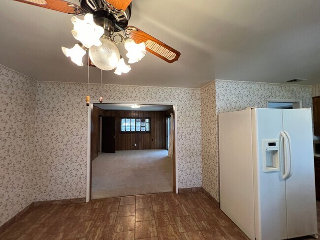 Building Photo - 723 S California St