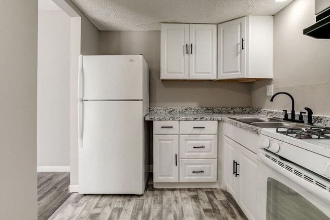 Building Photo - 3307 Wood Ave