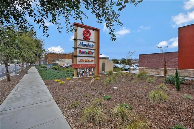 Building Photo - 890 White Moonstone Loop