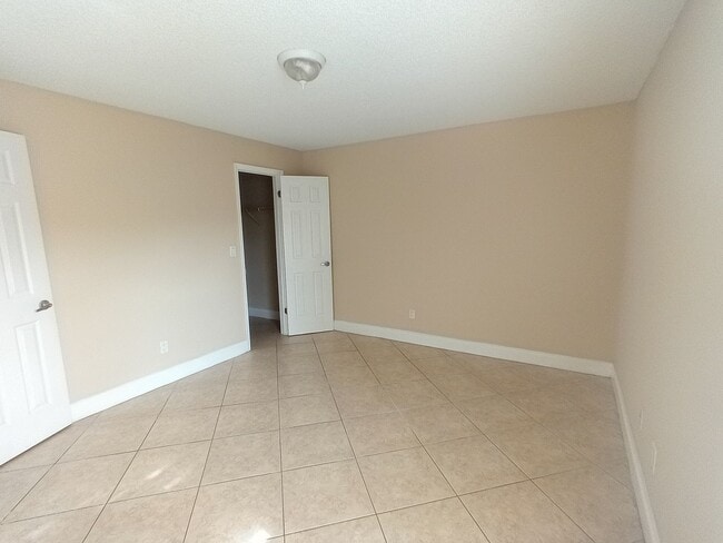 Building Photo - 5737 Gatlin Ave