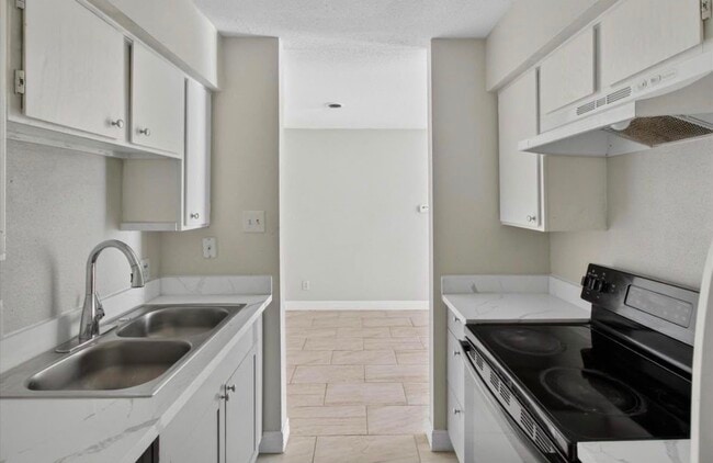 Building Photo - 12500 Sandpiper Dr