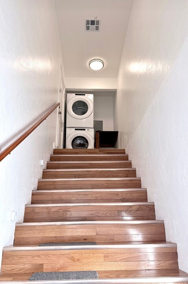 Building Photo - Updated 2BD 1BA Apartment in Historic Crown Heights!!