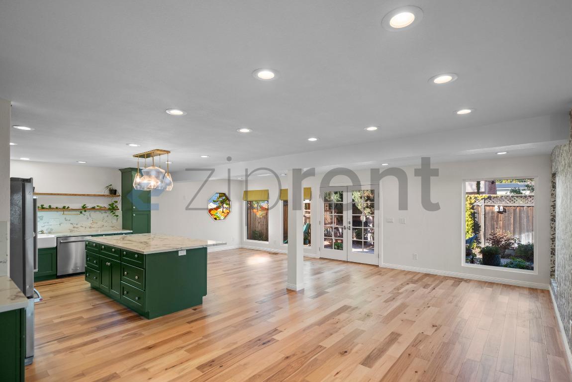 Building Photo - 743 Shawnee Ln