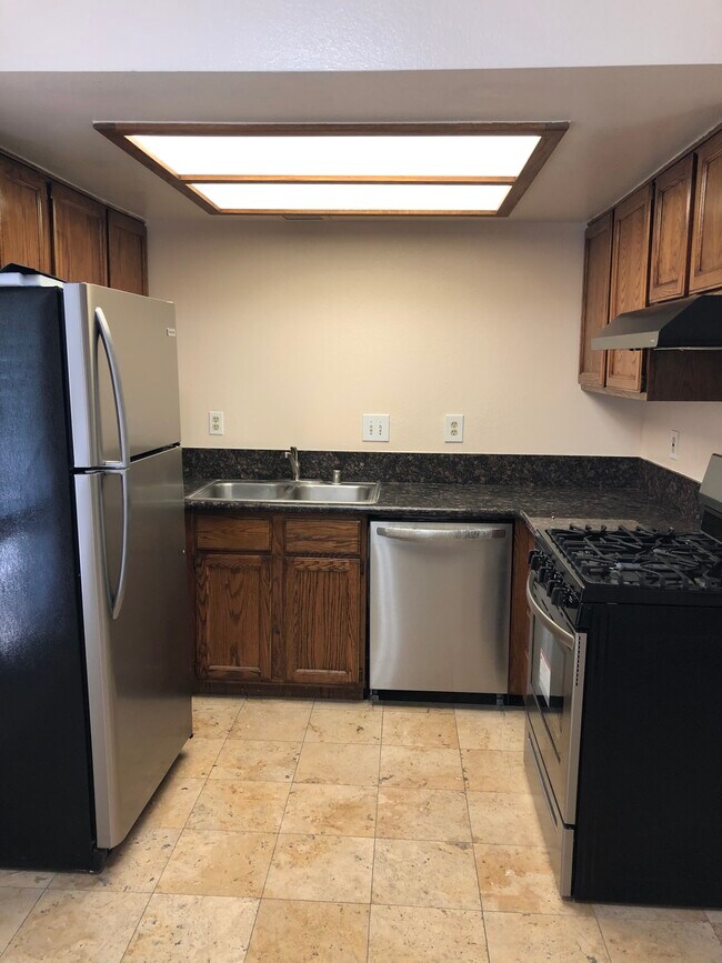 Building Photo - 5203 Caliente St