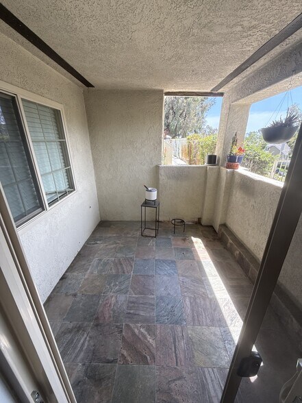 Building Photo - 23335 La Crescenta