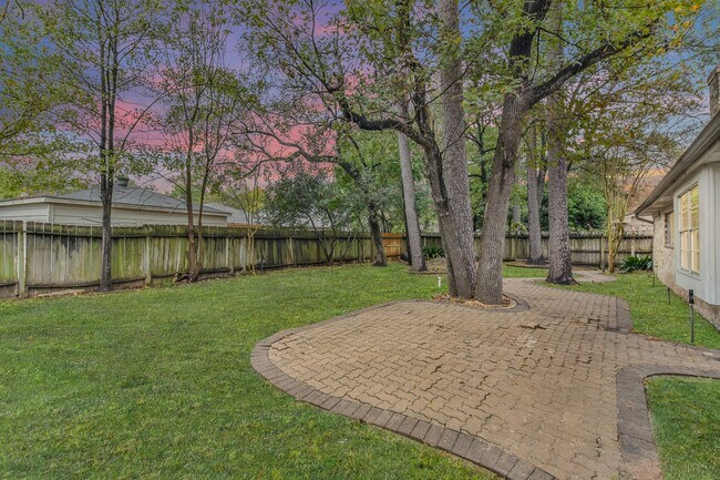 Building Photo - 9718 John Bank Dr