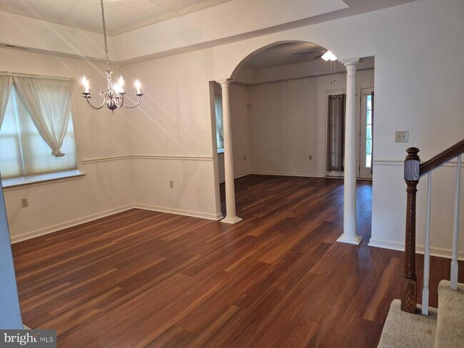 Building Photo - 1023 E Schumaker Manor Dr