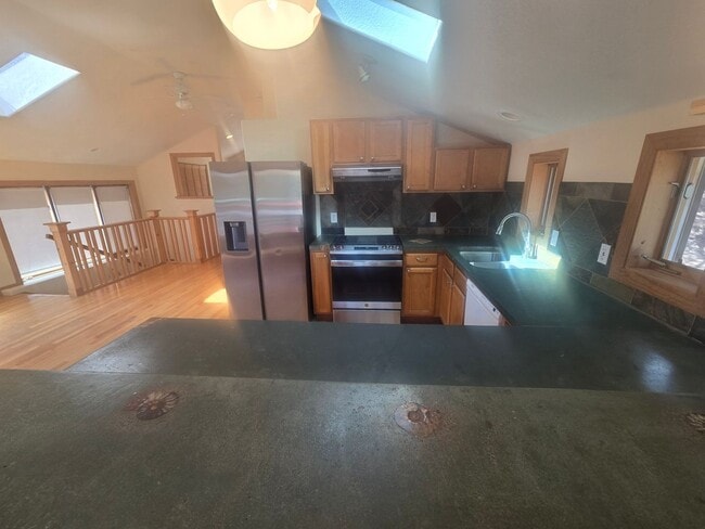Building Photo - 229 Crestwood Ct
