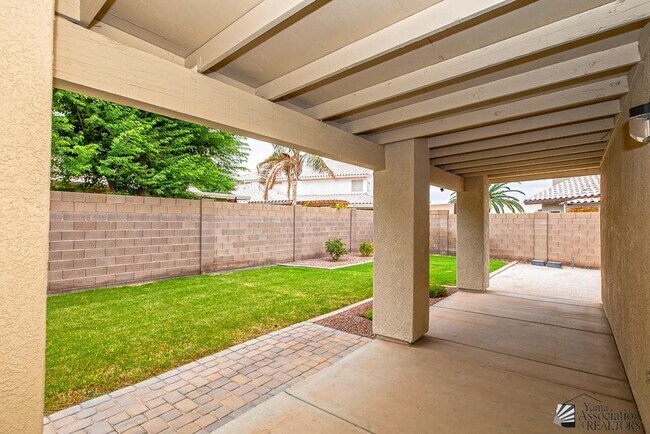 Building Photo - 2637 S 37th Dr