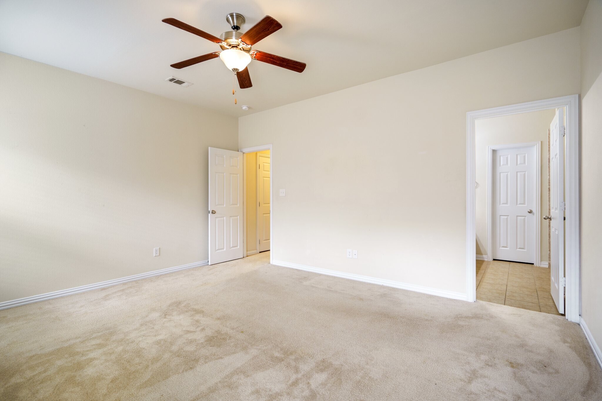 Building Photo - 227 Creekwood Dr