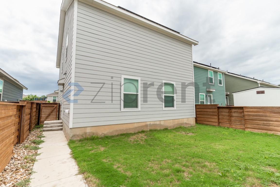 Building Photo - Unit