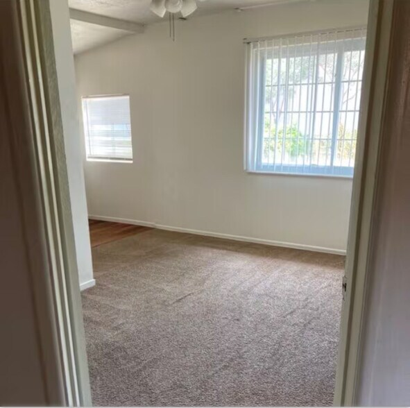 Building Photo - 4640 Clairemont Dr