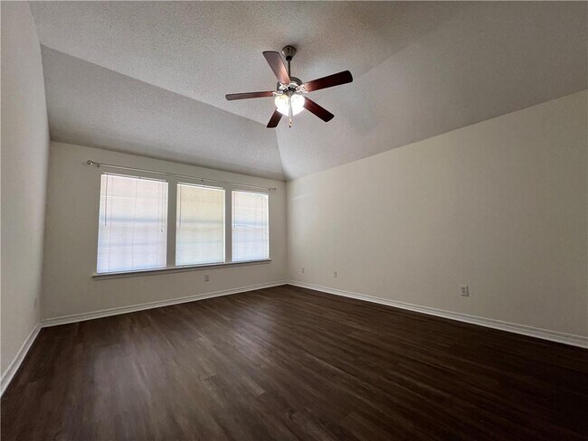 Building Photo - 8450 N Kendall Ct